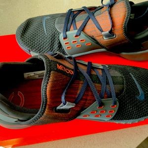Nike Metcon Chicago Bears Men’s size 11 athletic shoes. Never worn!